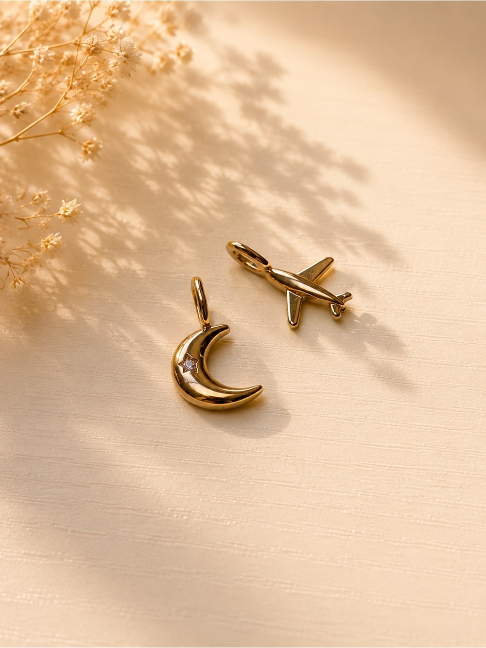 Gold Tone Hinge Clasp Charm Set